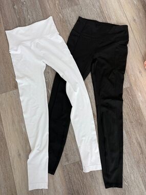 High-Waist Black and White Leggings Duo